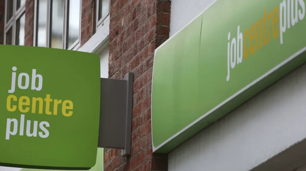 UK £2.9 bn job search scheme fails to find jobs for 93% people