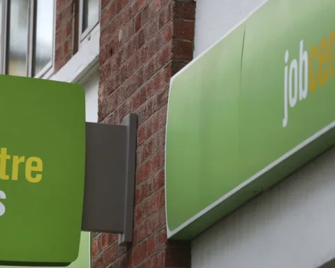 UK £2.9 bn job search scheme fails to find jobs for 93% people