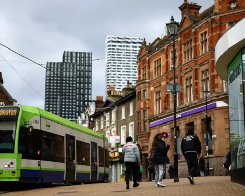 UK Economy Forecasted to Grow by 0.8% in 2024 After 2023 Recession