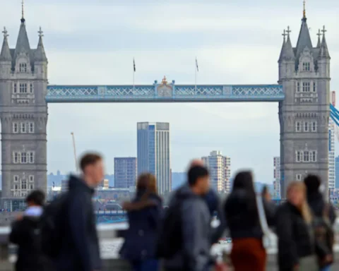 UK Wage Growth Slows to Lowest Level in Over Two Years, Easing Inflation Pressures