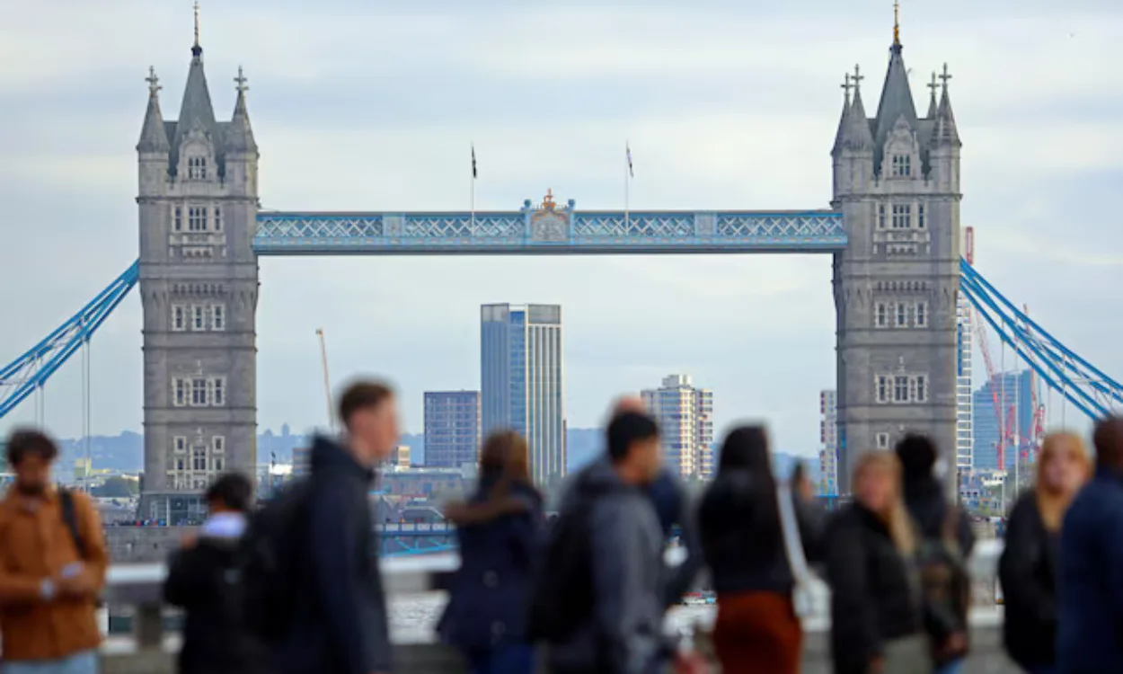 UK Wage Growth Slows to Lowest Level in Over Two Years, Easing Inflation Pressures