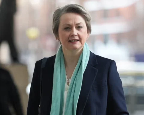 UK bans care home staff abroad to cut migration below 500K