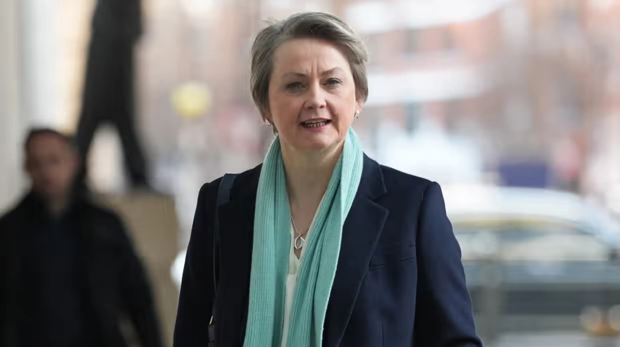 UK bans care home staff abroad to cut migration below 500K