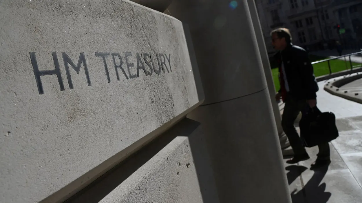 UK borrowed £1.1bn in July, far below £2.6bn forecast