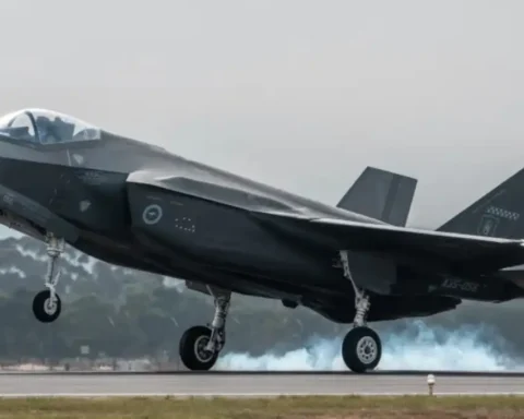 UK buys F-35 jets for nuclear strike role