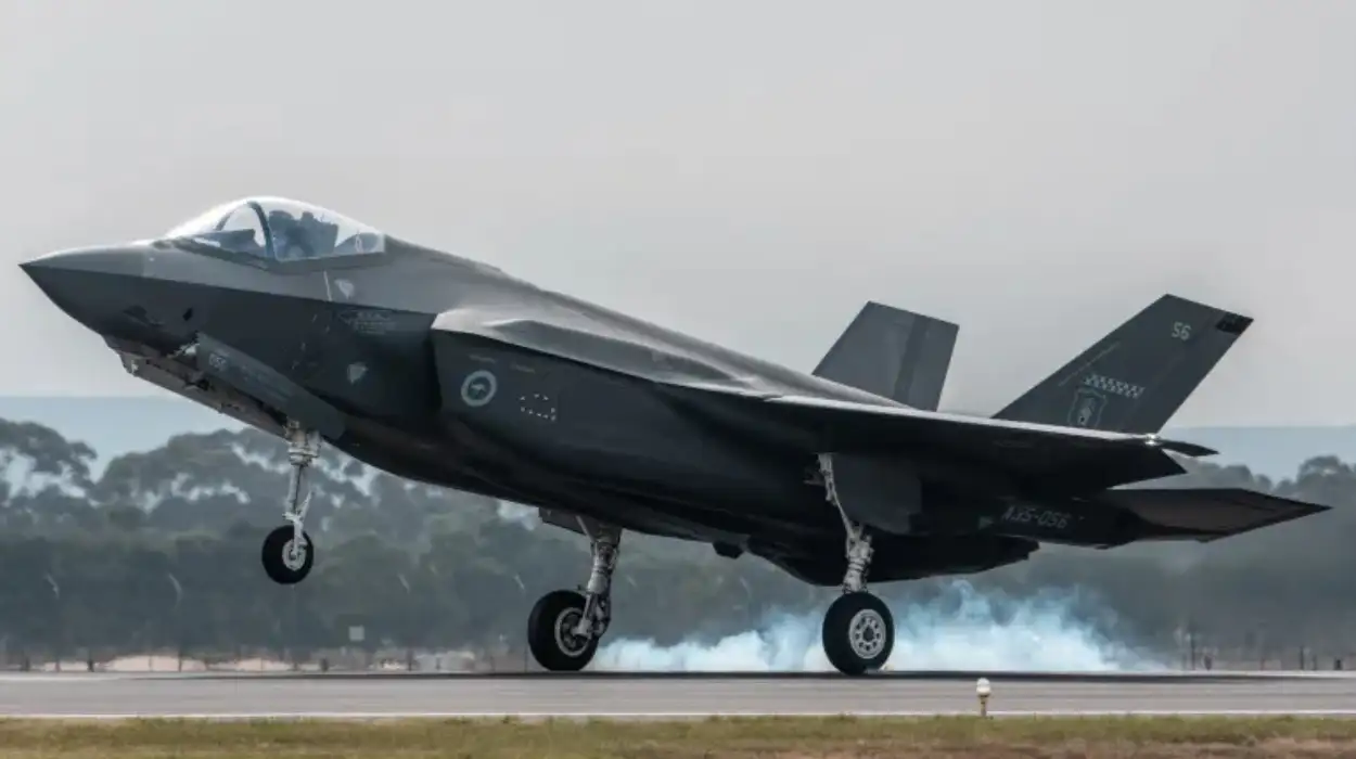 UK buys F-35 jets for nuclear strike role