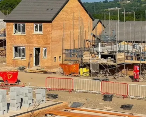 UK economy expands at 0.6% growth fuels recovery amid challenges (1) (1)