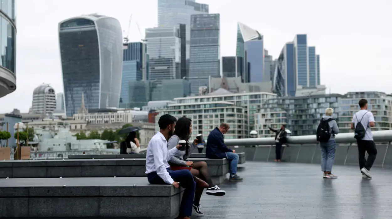 UK economy grows just 0.1% in Q3