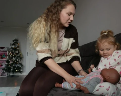 UK government delays increase in wage threshold for migrant spouses