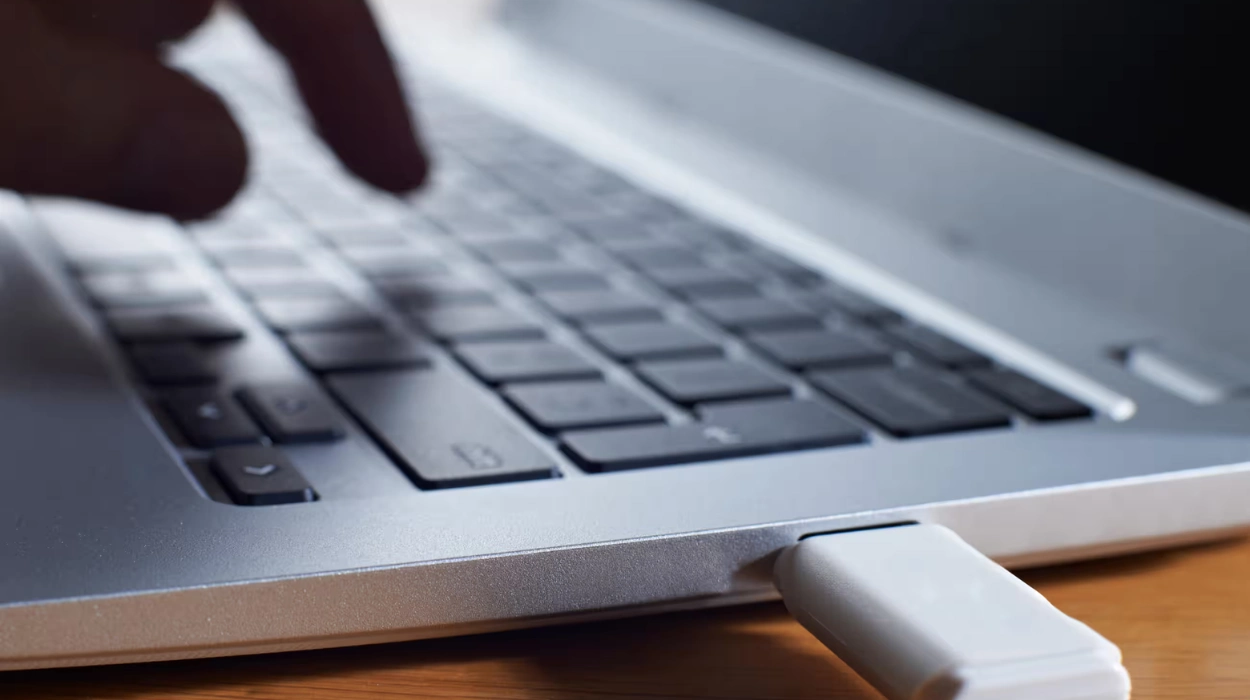 UK government lost 2,000 phones, laptops, tablets