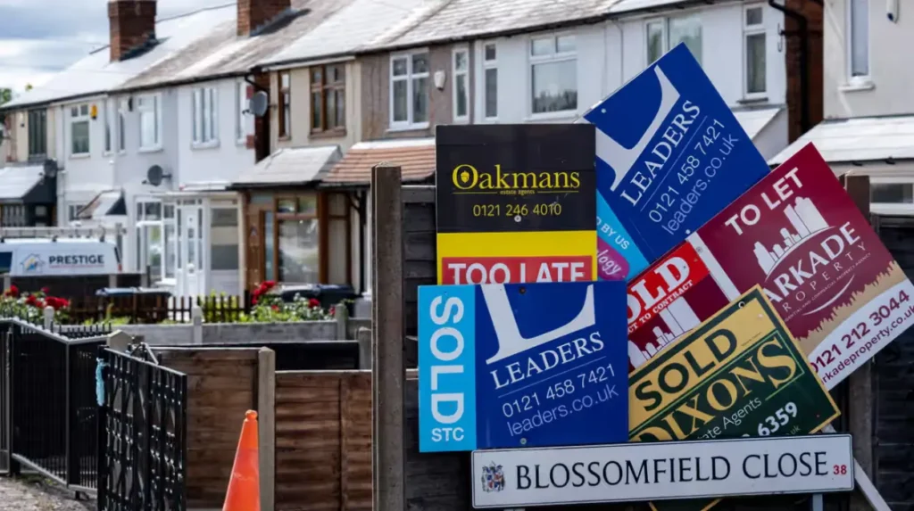 UK home prices drop over £5,000 in November