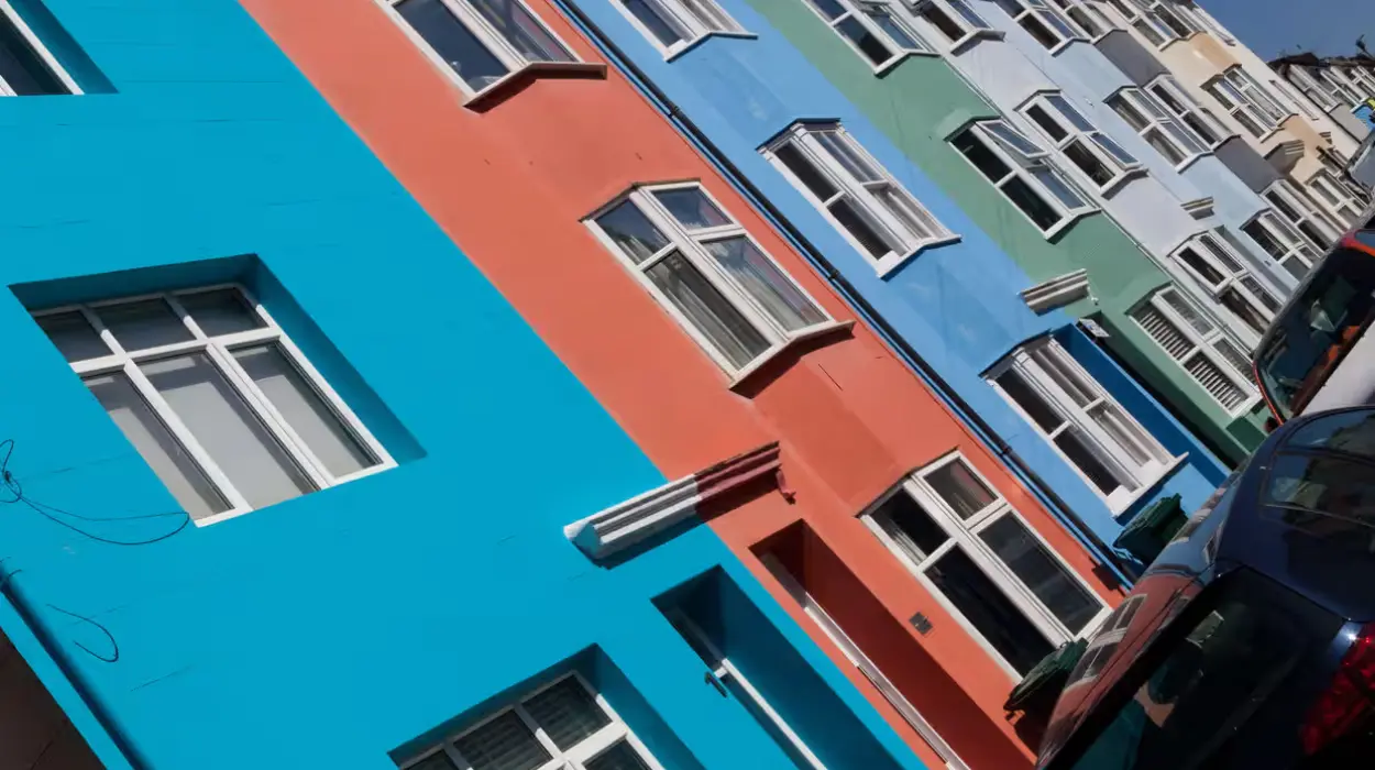 UK house prices drop 0.8% in June, biggest since 2023