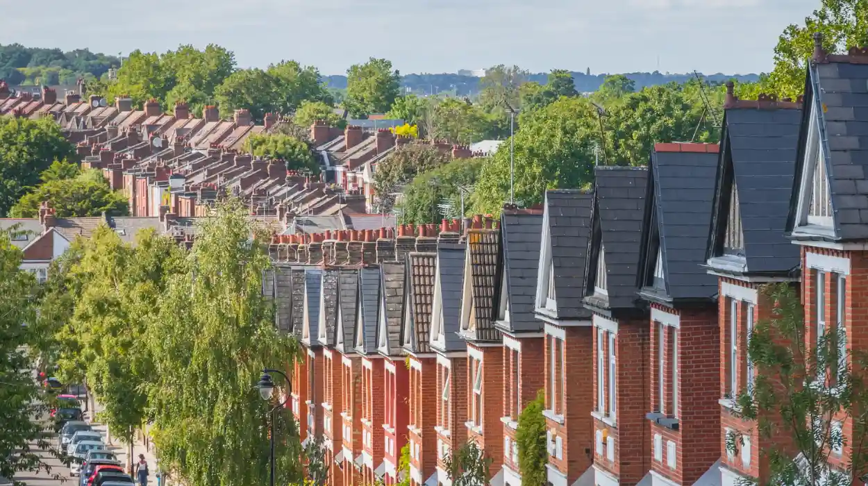 UK house prices may climb 4% in 2026 amid falling interest rates