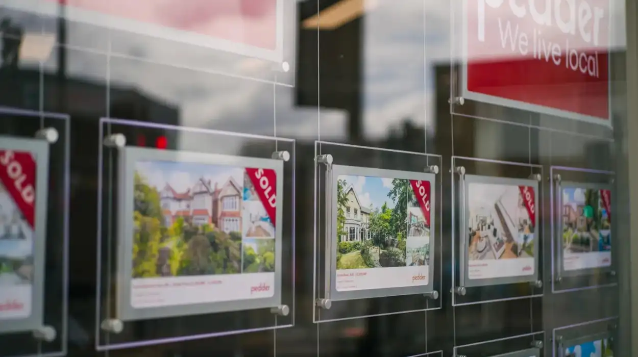 UK house prices rise for third consecutive month