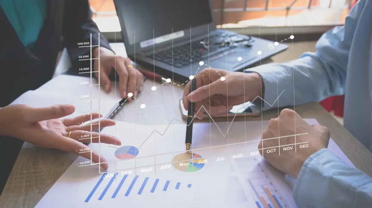 UK job vacancies drop amid tax changes and falling business confidence