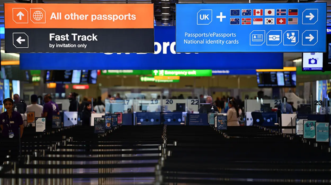 UK net migration drops 69% in year, says ONS