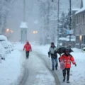 UK under snow and ice warning amid ongoing Arctic conditions