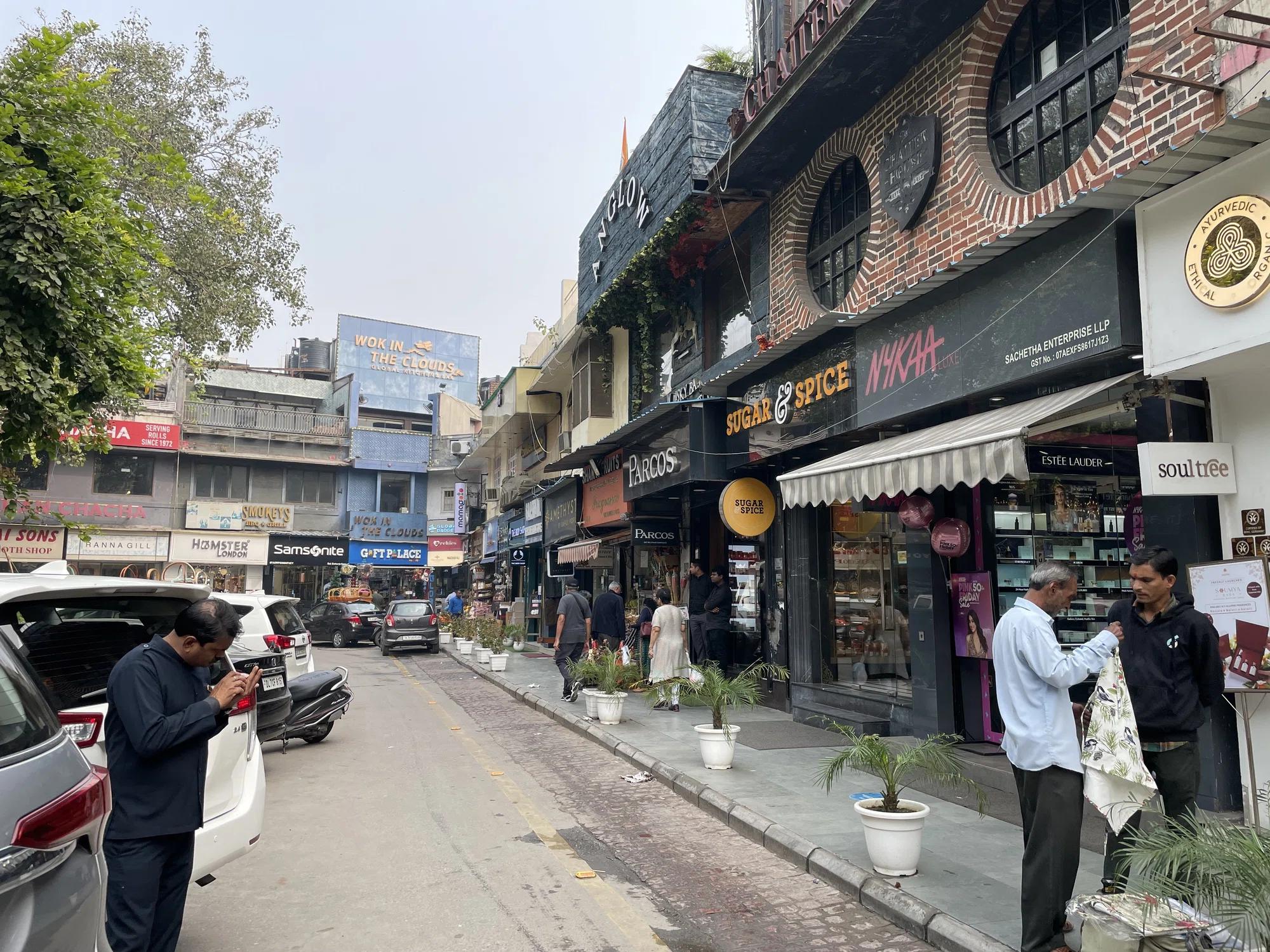 India Consumer Demand Surges as Retail and Digital Spending Boom in New Delhi 2026 4 Rising household spending boosts India consumer demand in 2026