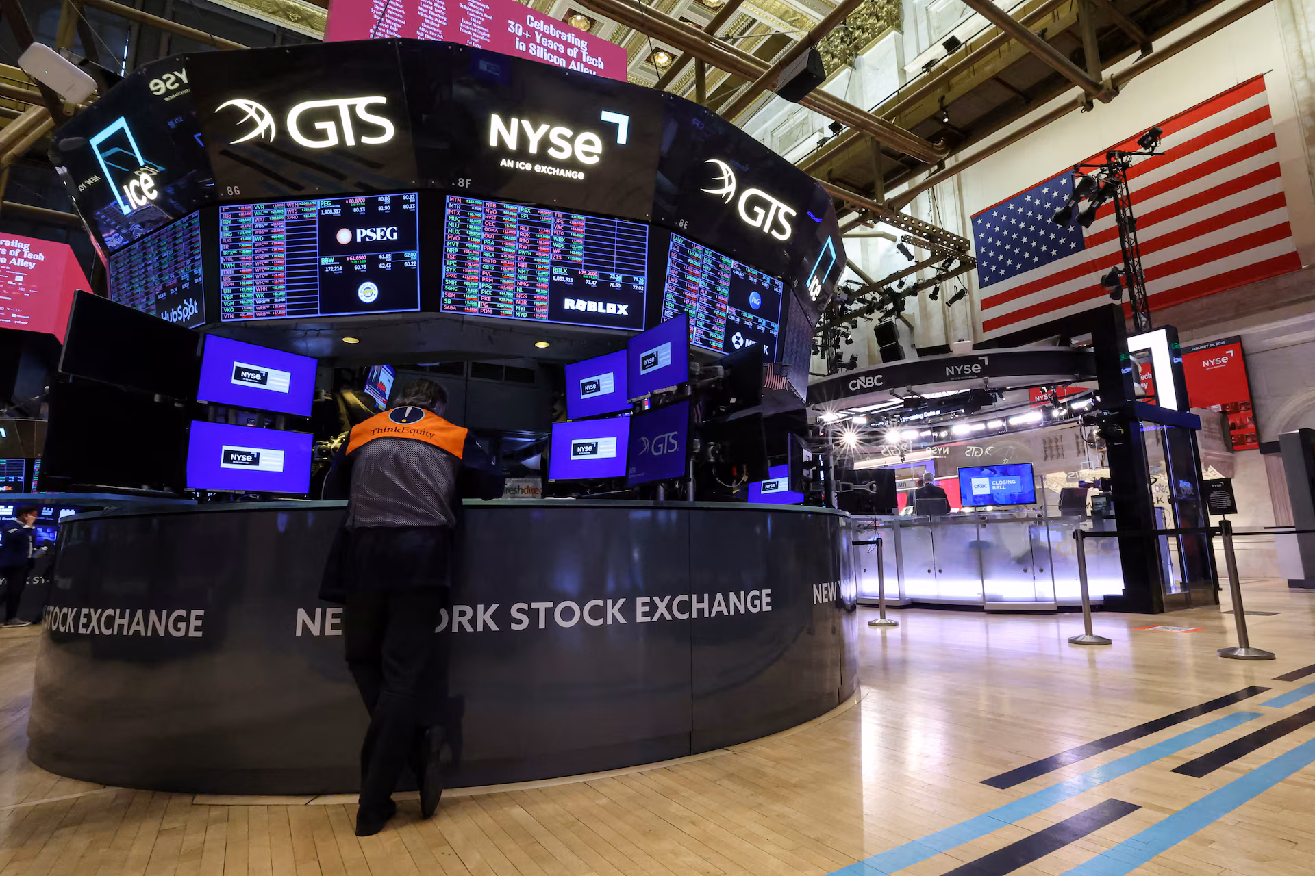 Stock market volatility rattles investors in New York 2026 3 Market downturn linked to rising stock market volatility