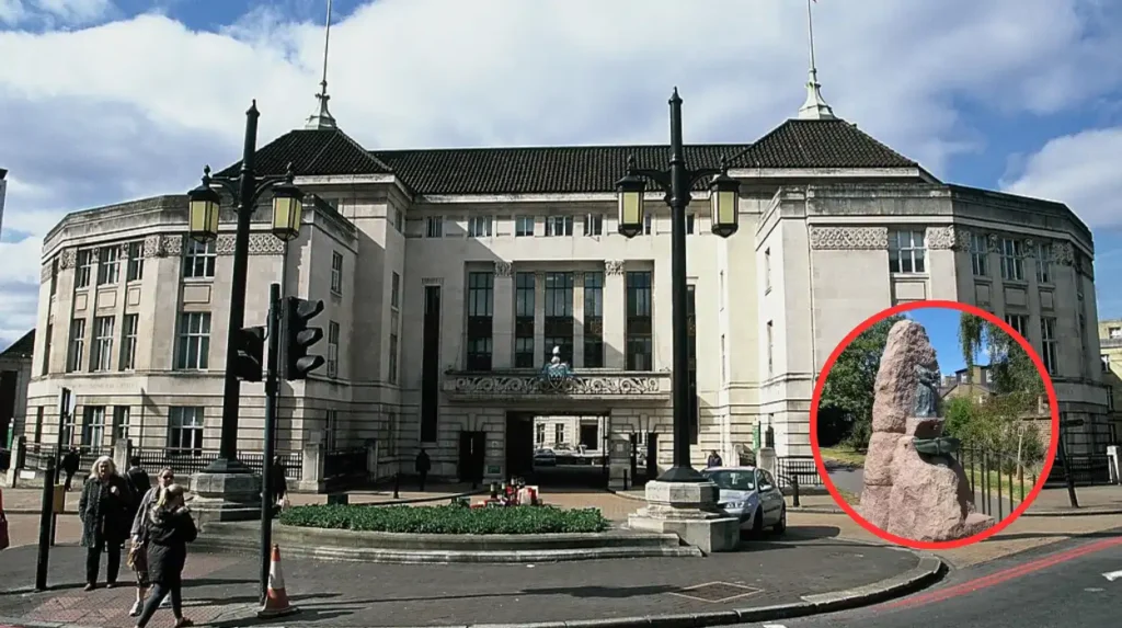 Wandsworth statue honours pioneer female designer