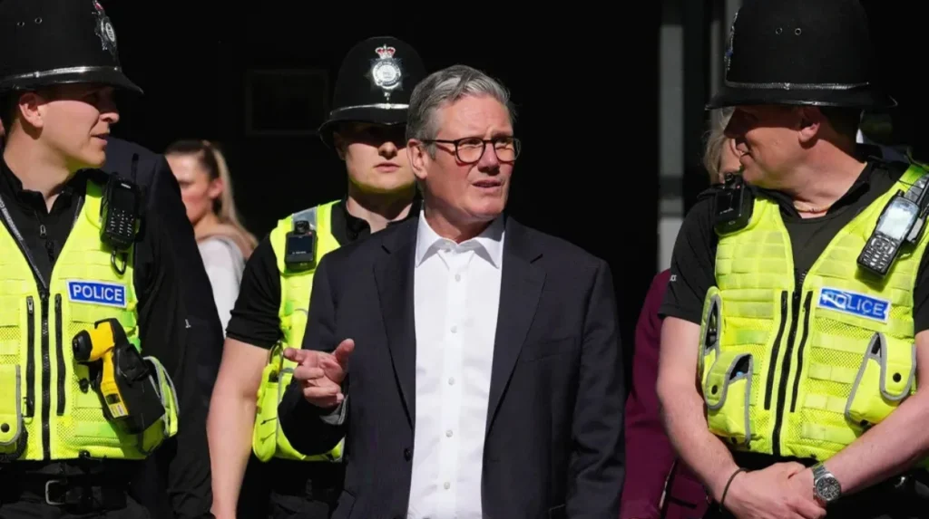 What are the grooming gangs in the UK?