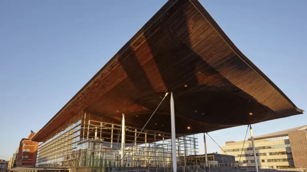What powers does the Senedd have
