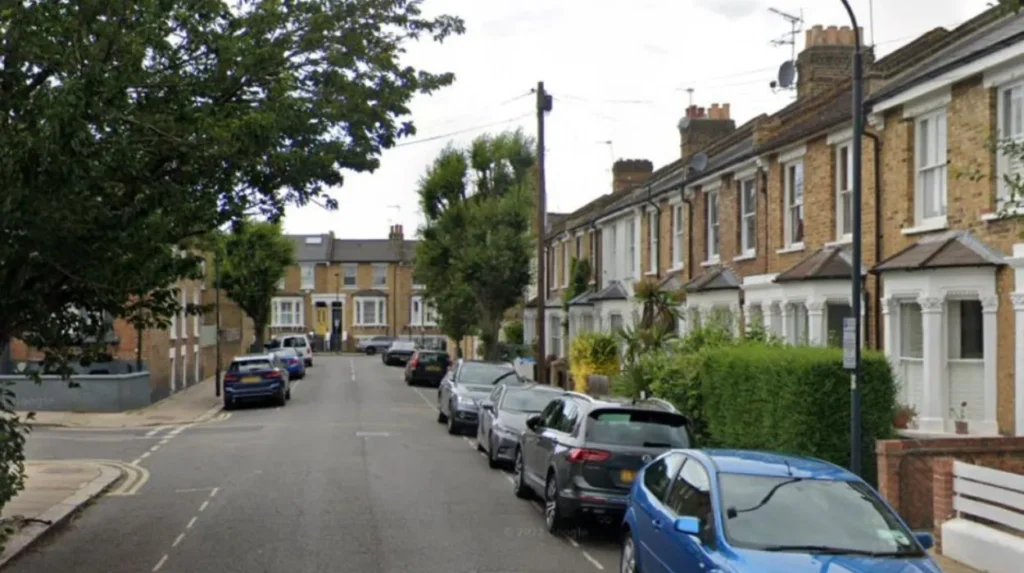 Woman found dead after attempted break-in at Hammersmith flat