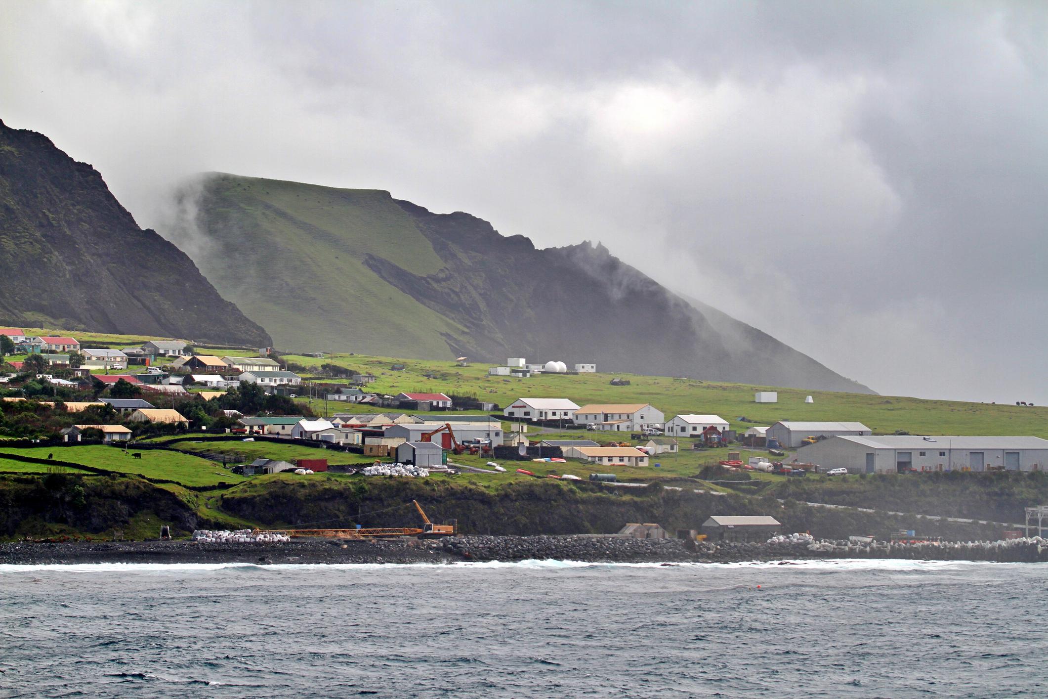 Spain hantavirus monitoring investigation linked to Tristan da Cunha in 2026