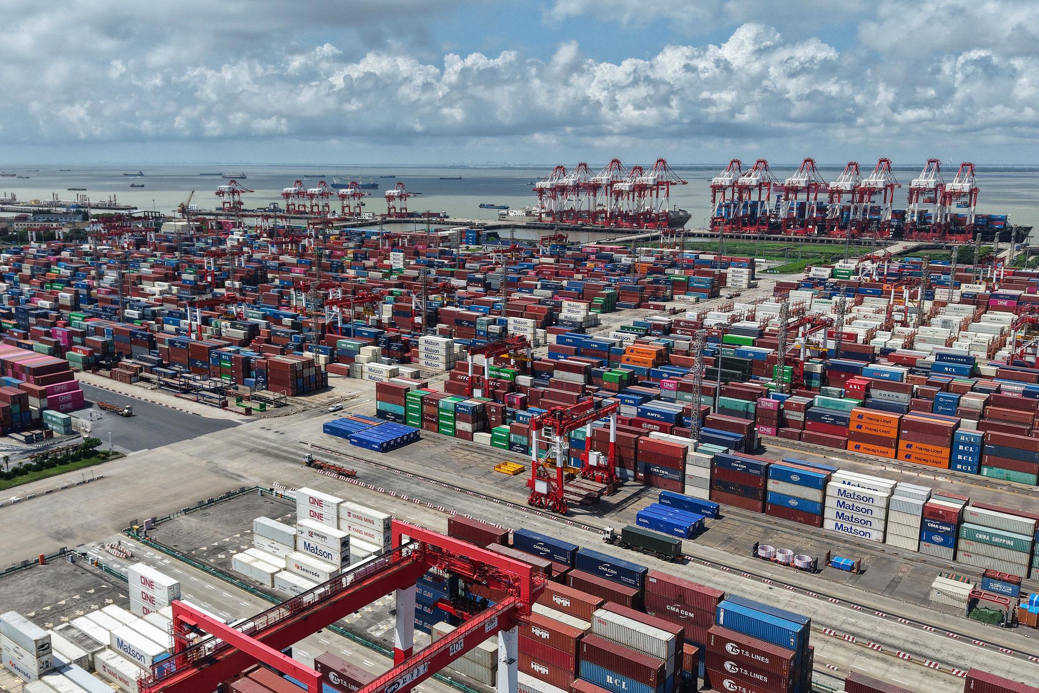 China Exports Surge as Economic Recovery Gains Strength in Beijing 2026 2 China economic recovery driven by rising exports and global trade activity in 2026