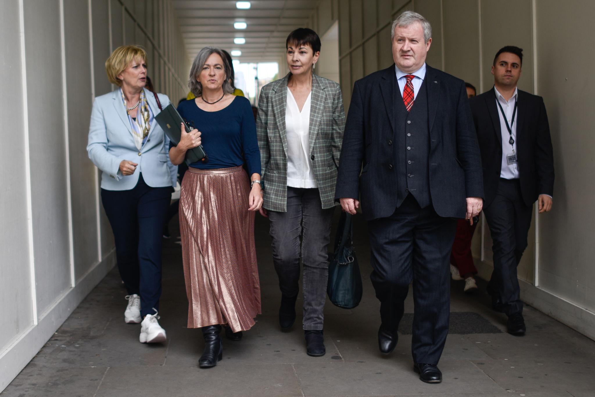 UK Cabinet Resignation Crisis Deepens Political Pressure in London 2026 1 UK cabinet resignation crisis unfolding near Westminster in London during 2026