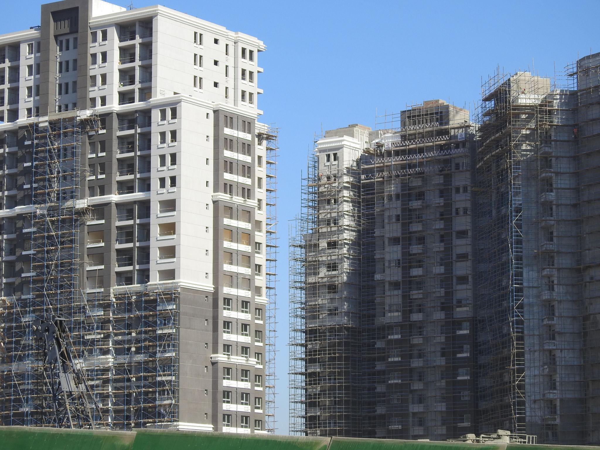 Egypt Investment Outlook Faces Rising Pressure as Iran War Impacts Growth and Investor Confidence Cairo 2026 4 Egypt investment outlook reflected in Cairo financial district economic activity