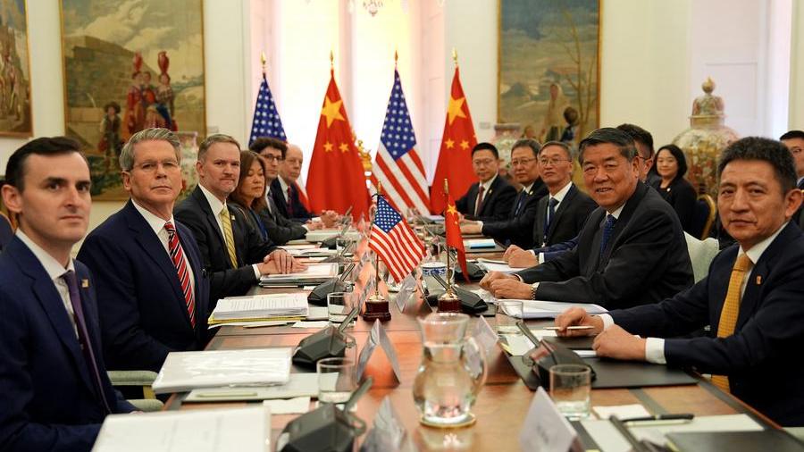 Global Markets React as China Trade Agreement Discussions Accelerate Following Major Beijing Summit in 2026 1 Officials discussing China trade agreement and tariff policies in Beijing