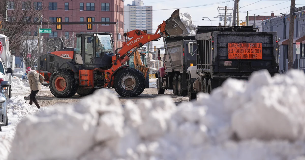 Philadelphia blizzard alert impacting downtown Philadelphia with heavy snowfall in 2026