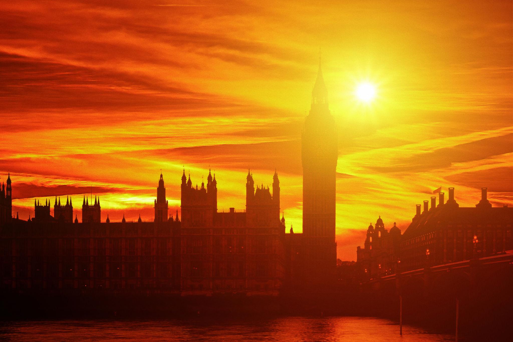 UK Braces for Unusual Heat as Temperatures May Top Greece in London 2026 2 Warm sunset during UK heatwave 2026 across Britain