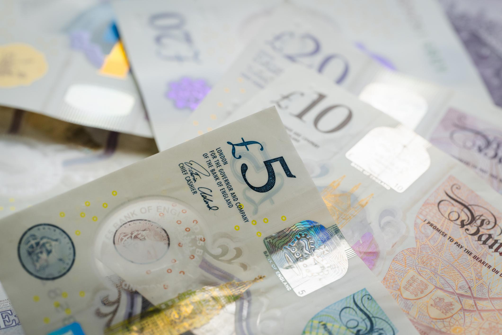 US Dollar News 2026 showing New York skyline and financial district activity