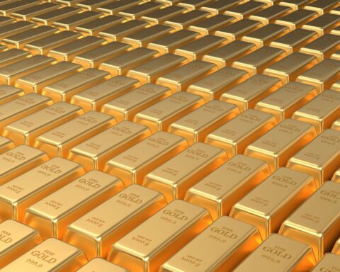 Gold market volatility influencing traders on New York commodities exchange floor