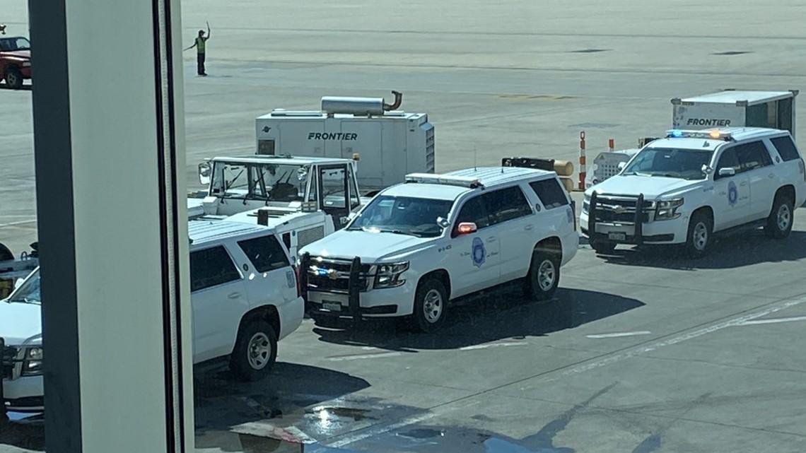 Frontier Airlines Engine Fire Sparks New Aviation Safety Fears in Denver 2026 3 Aviation safety concerns intensified after a Frontier Airlines plane reportedly suffered an engine fire near Denver International Airport in 2026.
Emergency crews responded rapidly as federal investigators reviewed aircraft systems, runway operations, and passenger evacuation procedures.
Aviation safety concerns after Frontier Airlines engine fire in Denver during 2026
