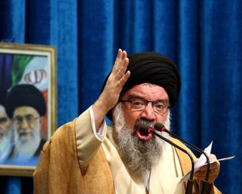 Senior Iranian cleric calls for Trump’s blood during public speech in Iran
