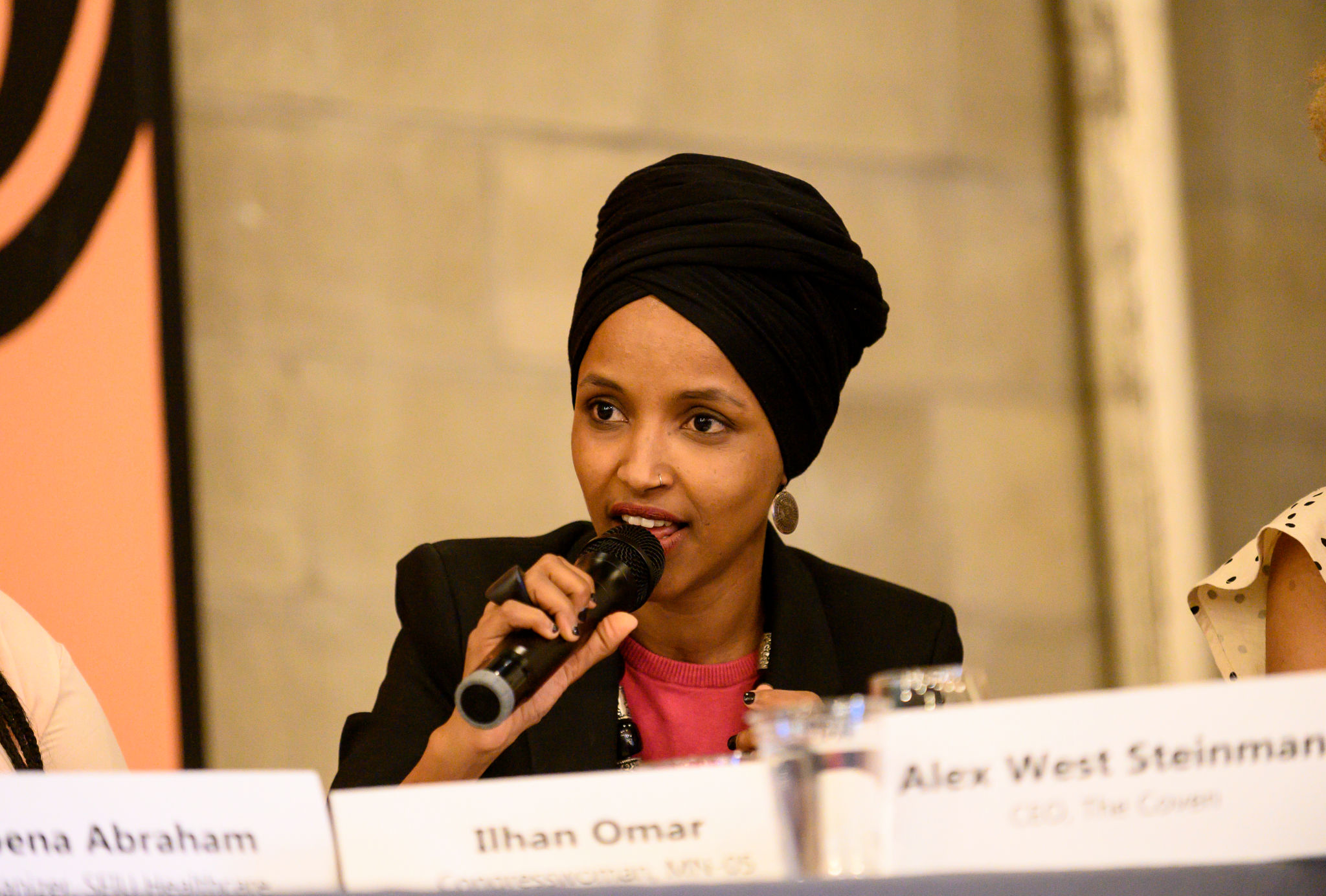 ICE Minnesota enforcement activity near federal building in Minneapolis