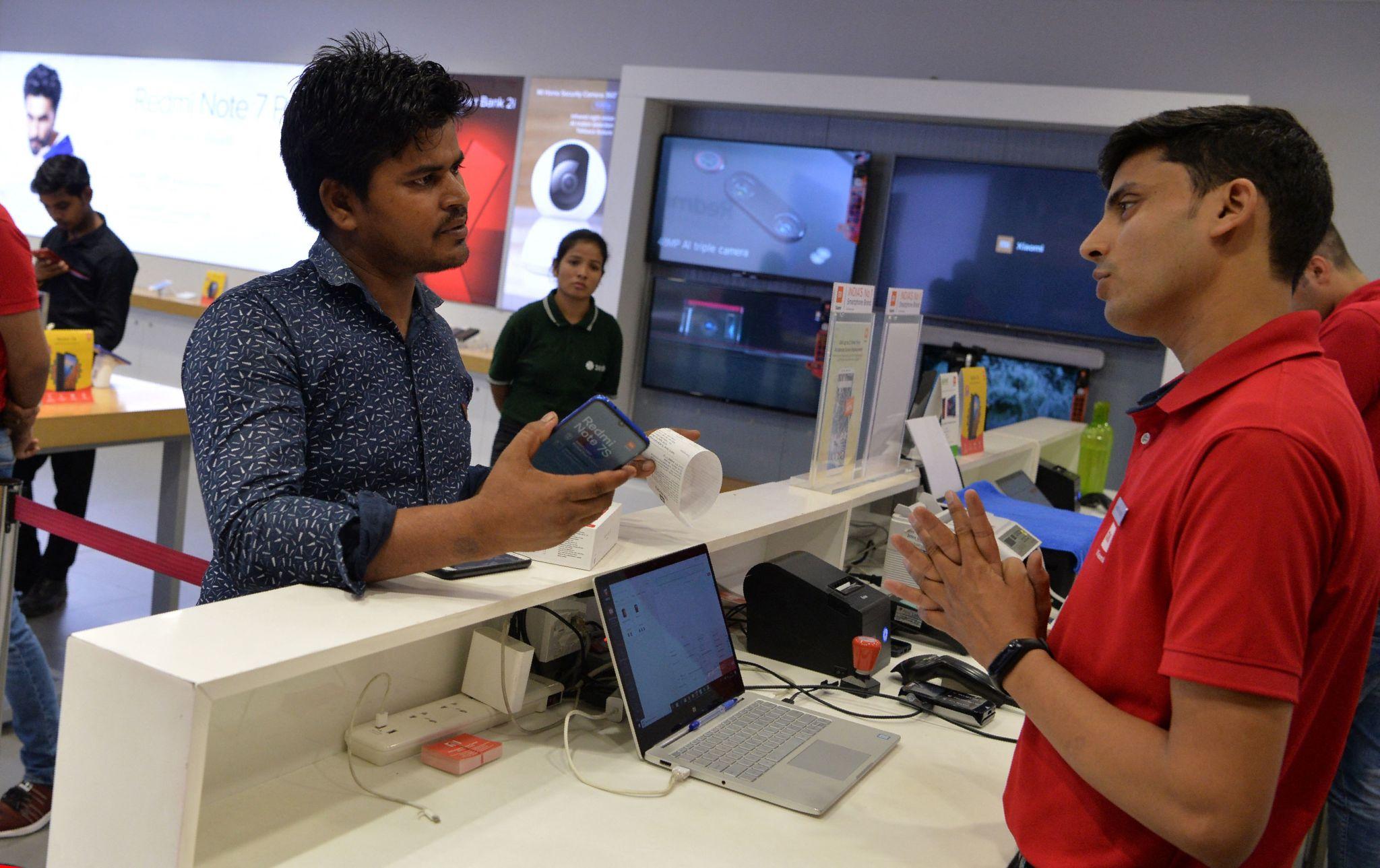 India Smartphone Recovery Outlook Surges After Q1 Slump, 6 Signs Point to Rebound 4 India smartphone recovery outlook during online smartphone sales event in India