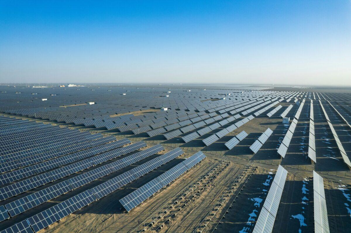 Solar Energy Expansion Accelerates Across India After Major Coal Project Blocked in 2026 2 Workers installing solar panels during solar energy expansion projects