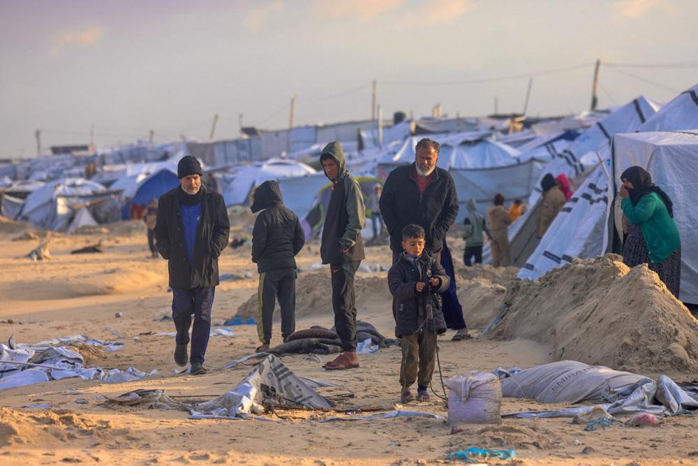 Cold weather Gaza forces displaced families to shelter in flooded tents in central Gaza