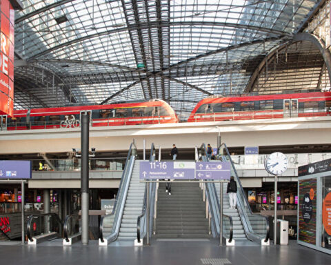 Passenger queues forming due to online ticket disruption Germany booking outage