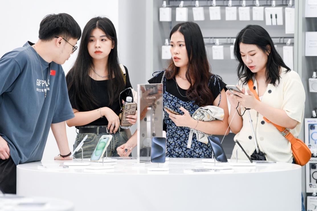 China premium phone sales as consumers compare flagship phones in retail market