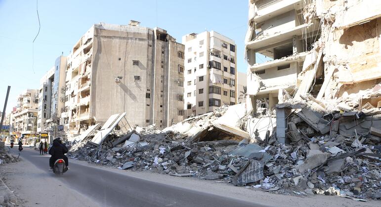 Gaza Infrastructure Destruction: Key Systems Collapse Amid Conflict 2 Gaza infrastructure destruction impacting hospitals and healthcare facilities