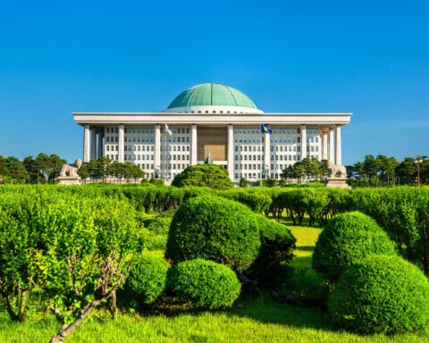 Diplomatic meeting highlighting South Korea US trade relations and economic partnership