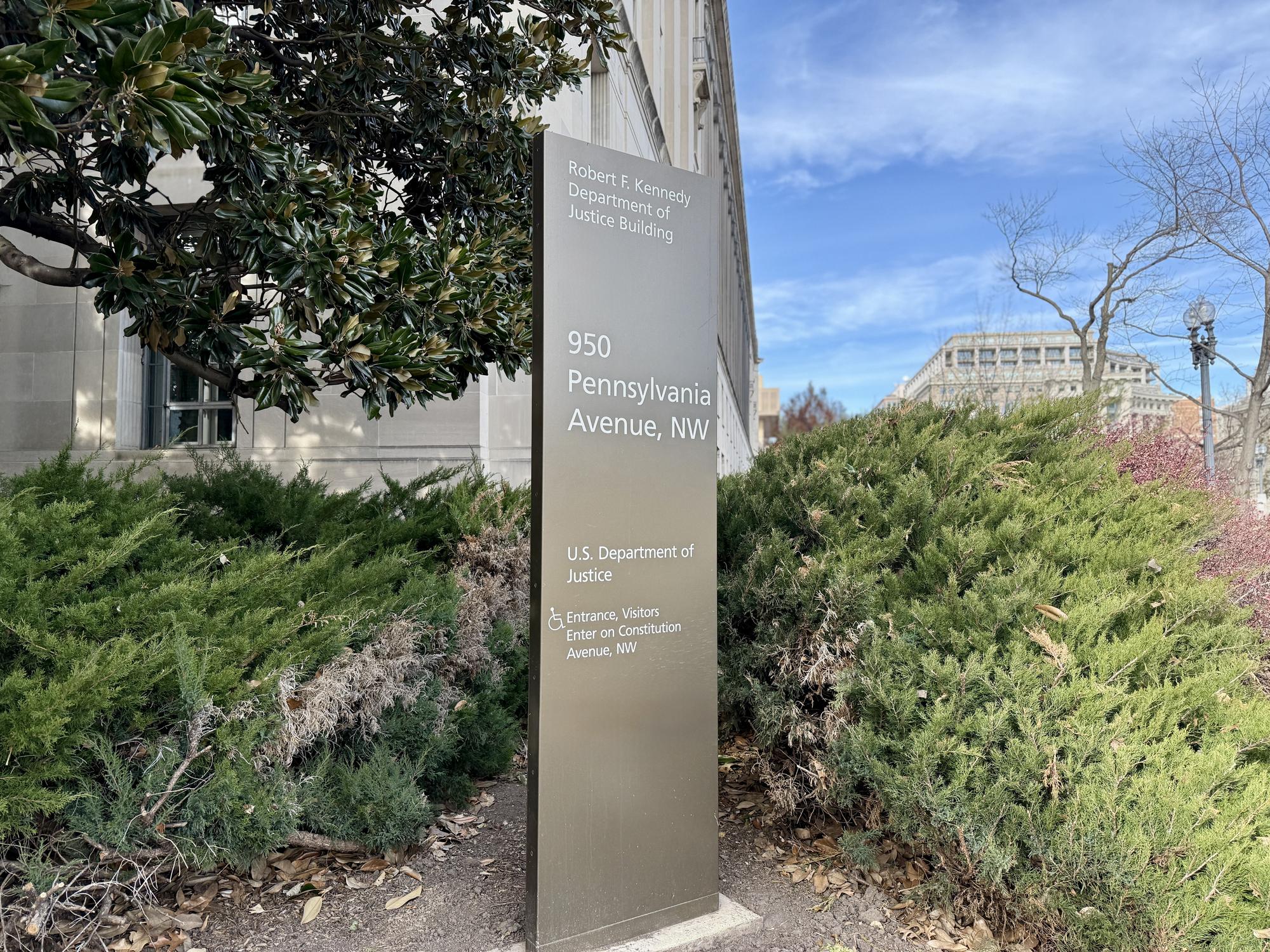 Federal Building Security Tightened After DOJ Incident – Washington 2026 3 Federal building security response near Pennsylvania Avenue federal complex