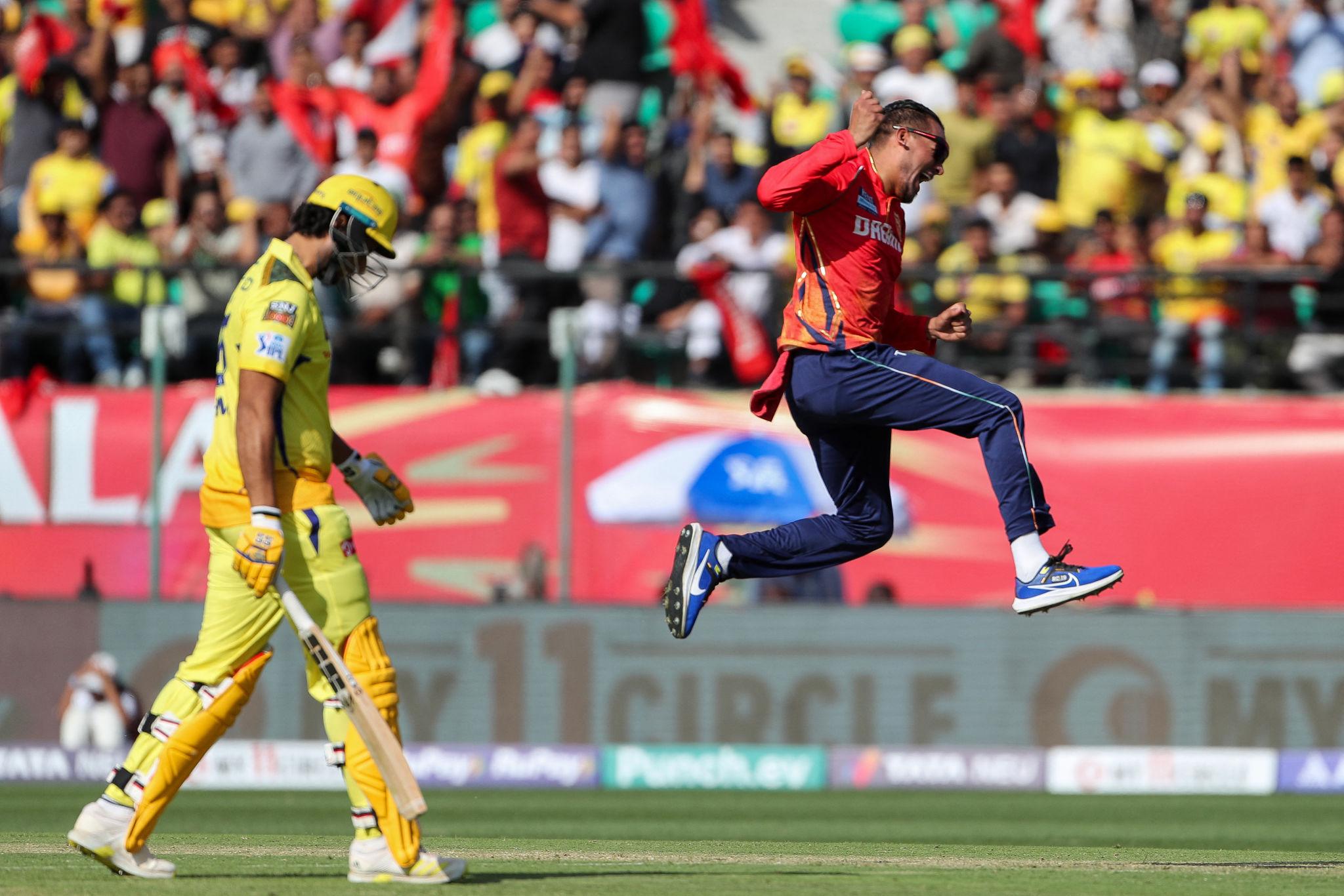 Cricket Match Strategy Turns the Game as Gujarat Beat Kolkata 2 cricket match strategy IPL stadium Ahmedabad crowd