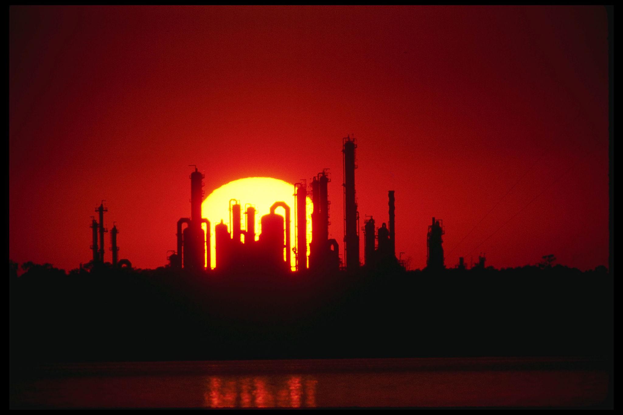 Traders react to crude oil prices 2026 volatility at New York energy exchange