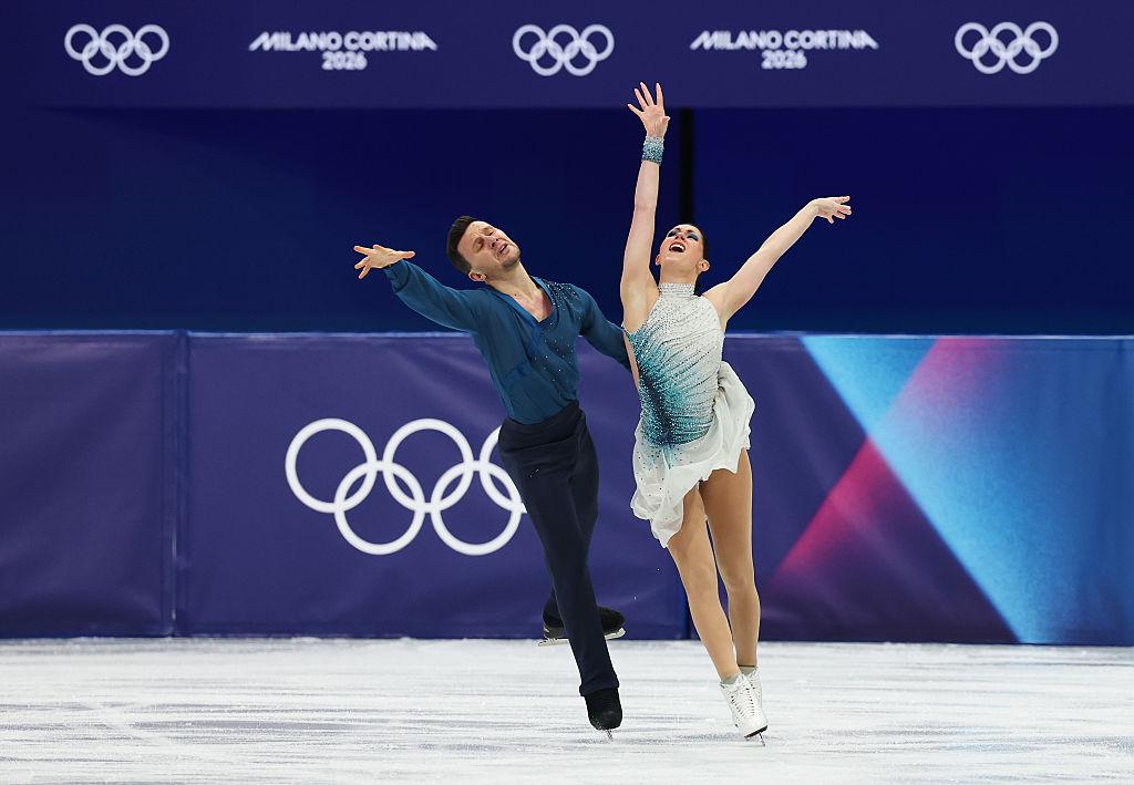 Alysa Liu Historic Victory Ends Medal Drought – Milan 2026 4 Alysa Liu historic victory as American flag rises during Milan 2026 medal ceremony